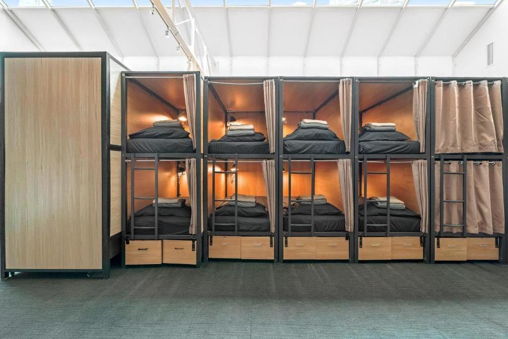 soundproof capsule hotel bunk bed capsule bed sleeping pods