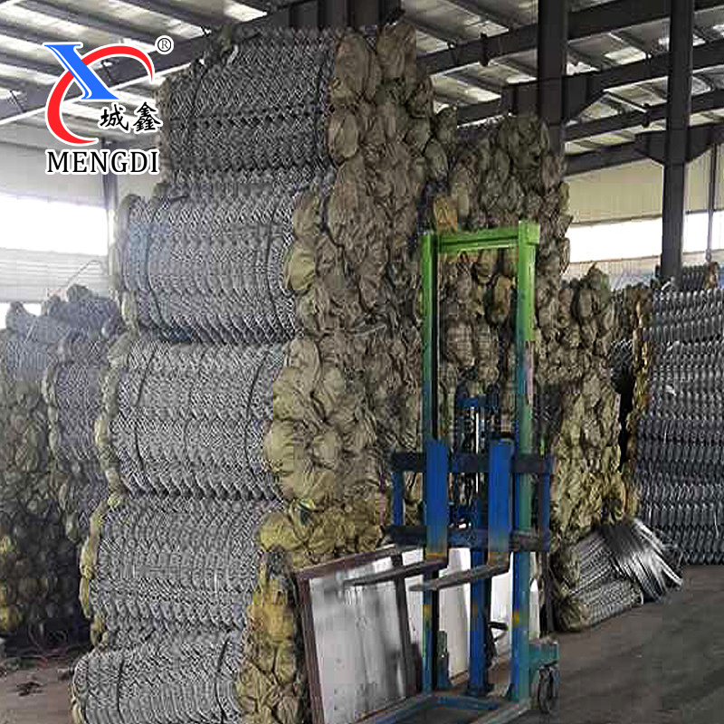 Easily Assembled Low Price Hot Dipped Galvanized Diamond Mesh Chain Link Fence Poultry Farming Fence