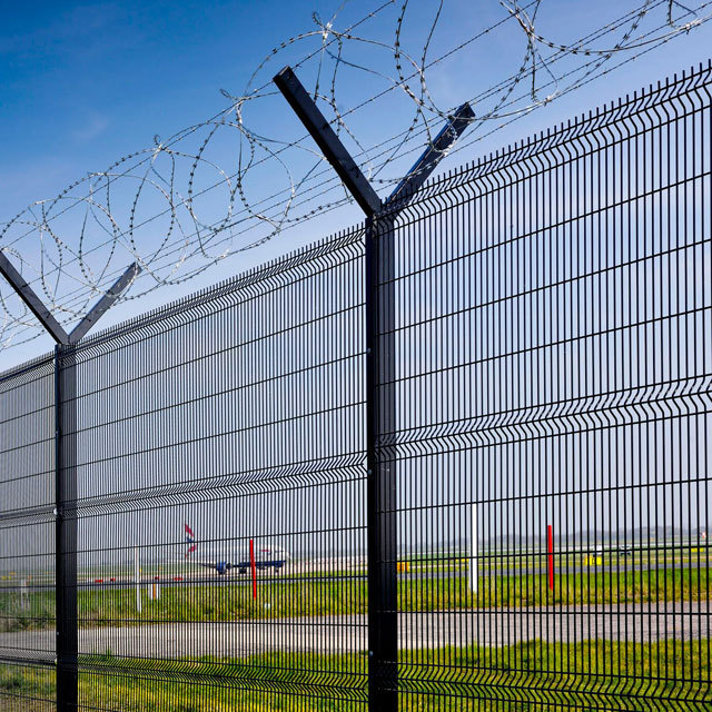 High Quality PVC Coated 3D Bend Fence/ Welded Wire Mesh Airport Security Fence with Razor Wire.