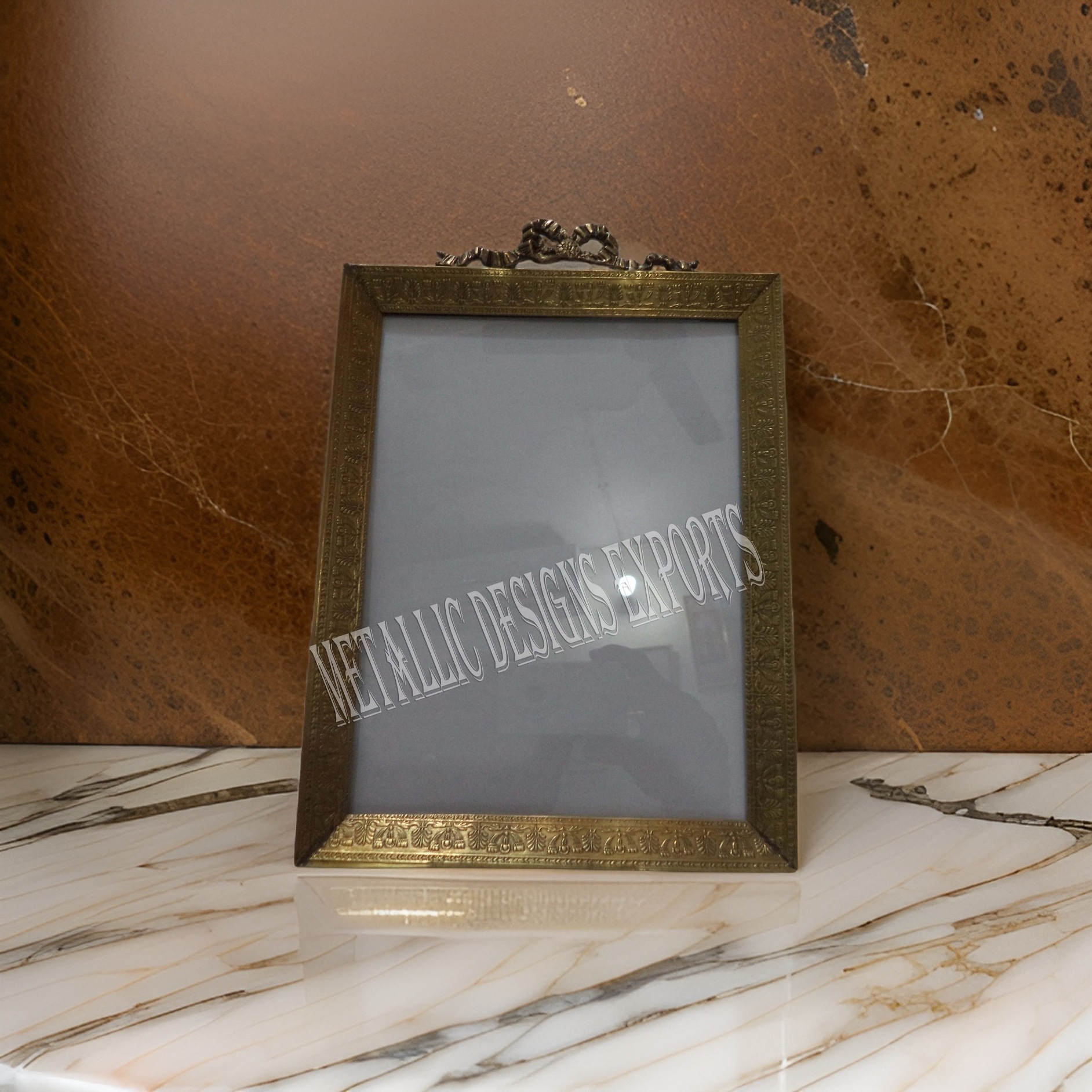 Metal Brass picture frame classic gold plated photo frame for Designer Home decor some other great pictures frames for you