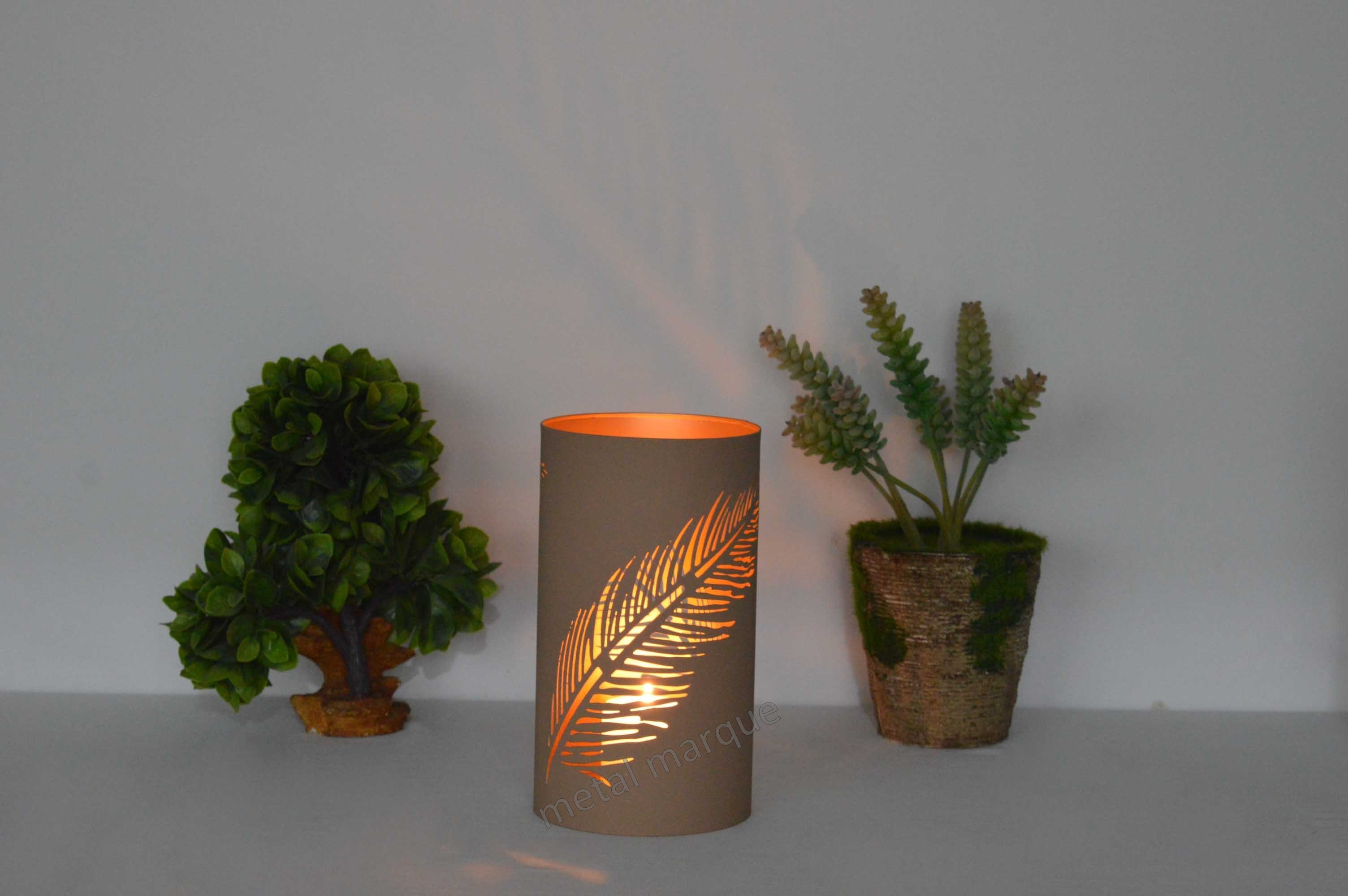 Metal Fern Leaf Laser Cutout Design Small Lantern Hanging T-Light Votive Moroccan Lantern Luxury Home Decorative Lantern