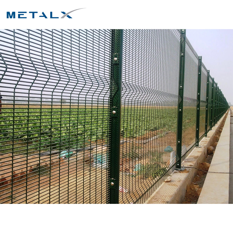 Cheap high quality metal barbed wire mesh anti climb 358 security beta fence for railway station