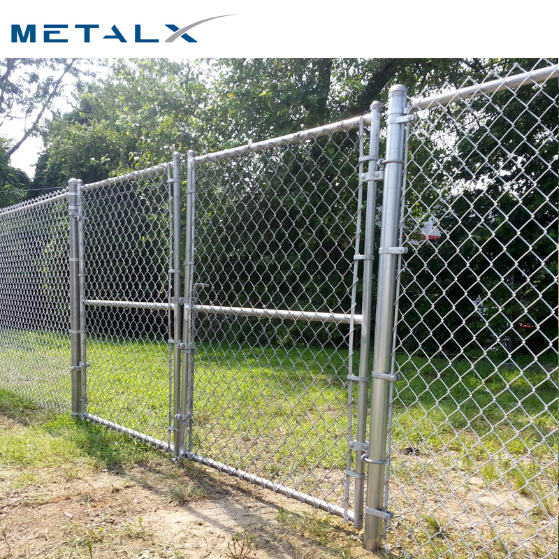 Commercial heavy duty galvanized steel pipe chain link fence 6 ft tall with the barbed wire