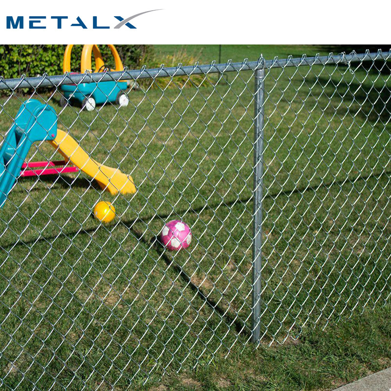 Commercial heavy duty galvanized steel pipe chain link fence 6 ft tall with the barbed wire