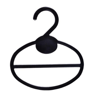 Factory Direct Supermarket Commonly Used Round Towel Hanger Black Plastic Scarf Hanger