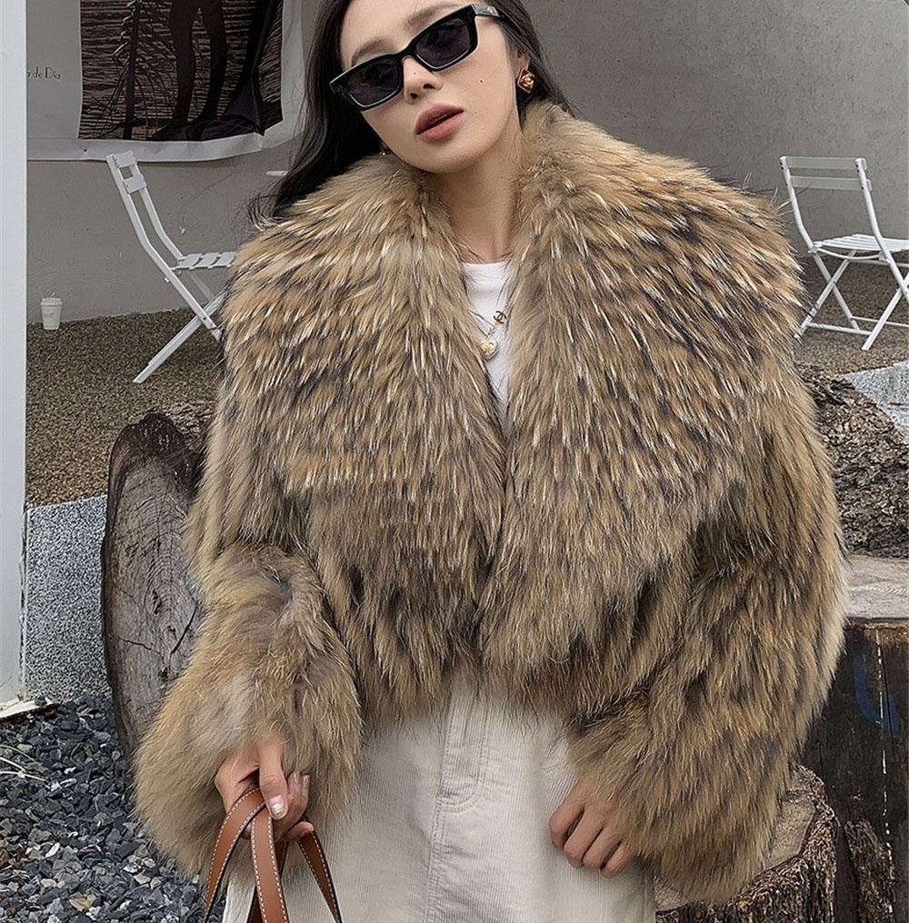 Wholesale Luxury Apparel High End Warm Women Short Fur Jacket Plush Knitted Real Raccoon Fur Coat With Big Collar