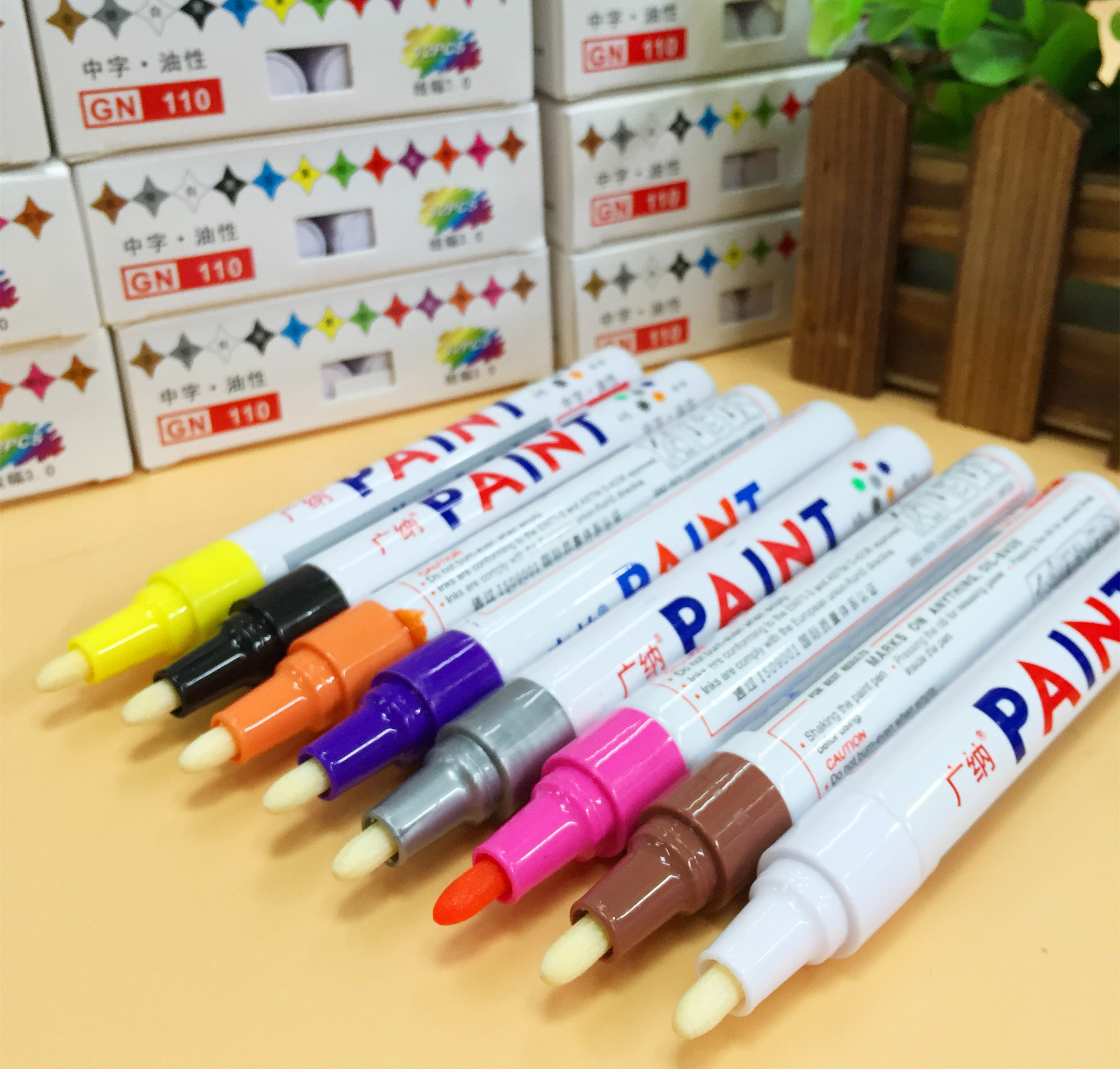 In Stock Colorful DIY Design Permanent Paint Pen Marker Tire Wood Metal Hides Scratches on Car Paint Container Medium Marker