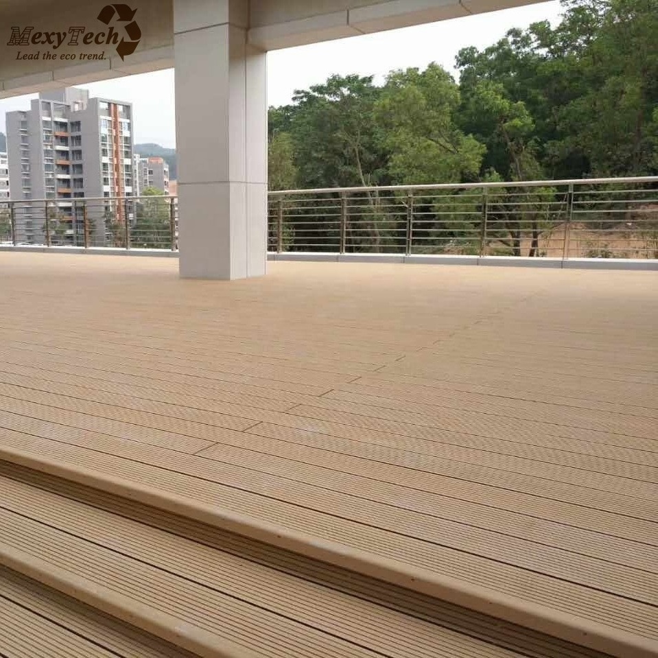 Resort slip resistant wpc composite wood deck flooring