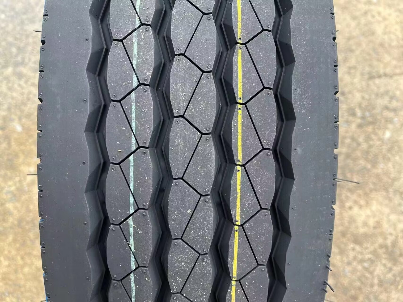 Dplus Sailun Goodride Goodyear Yokohama Commercial truck tires 245/70R19.5 225/70R19.5 215/75R17.5 235/75R17.5