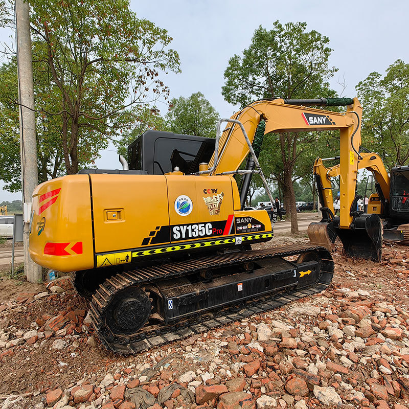 Second hand sany135 excavator affordable efficient energy-saving and suitable for crushing used 13 ton excavator