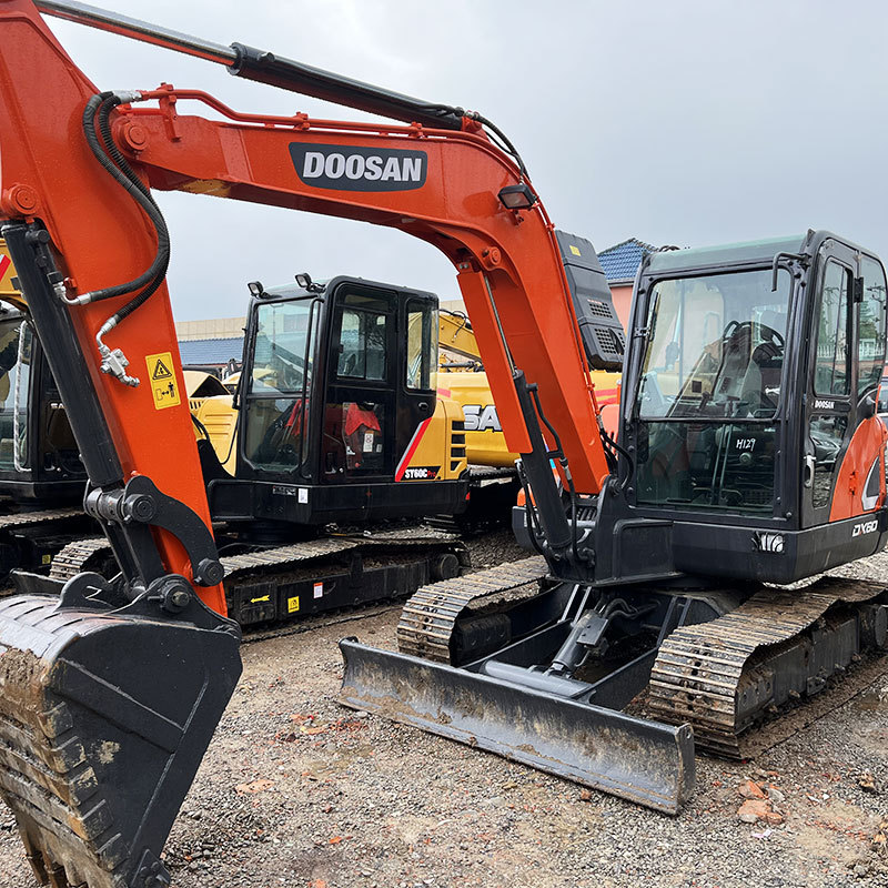 Used Original Japan mini excavator Doosan DX60 excavator 95% new low price high quality selling machine 6ton Doosan 60