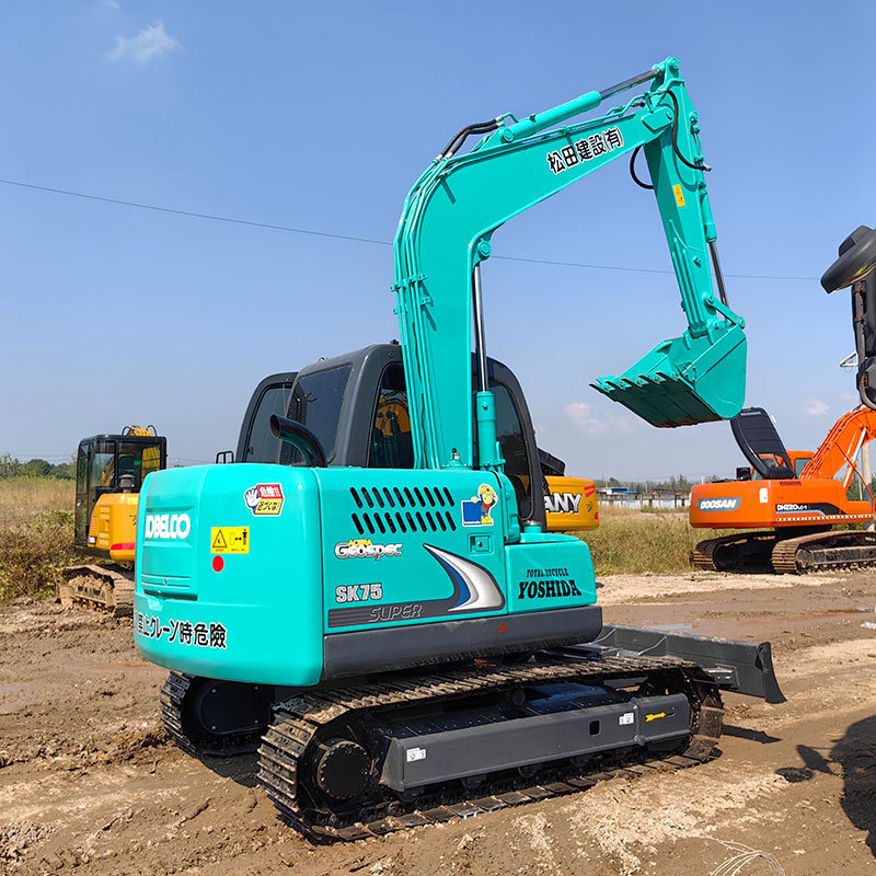 Used 7 ton second hand Kobelco SK75-3  mini hydraulic pump excavator caterpillar small digger for sale