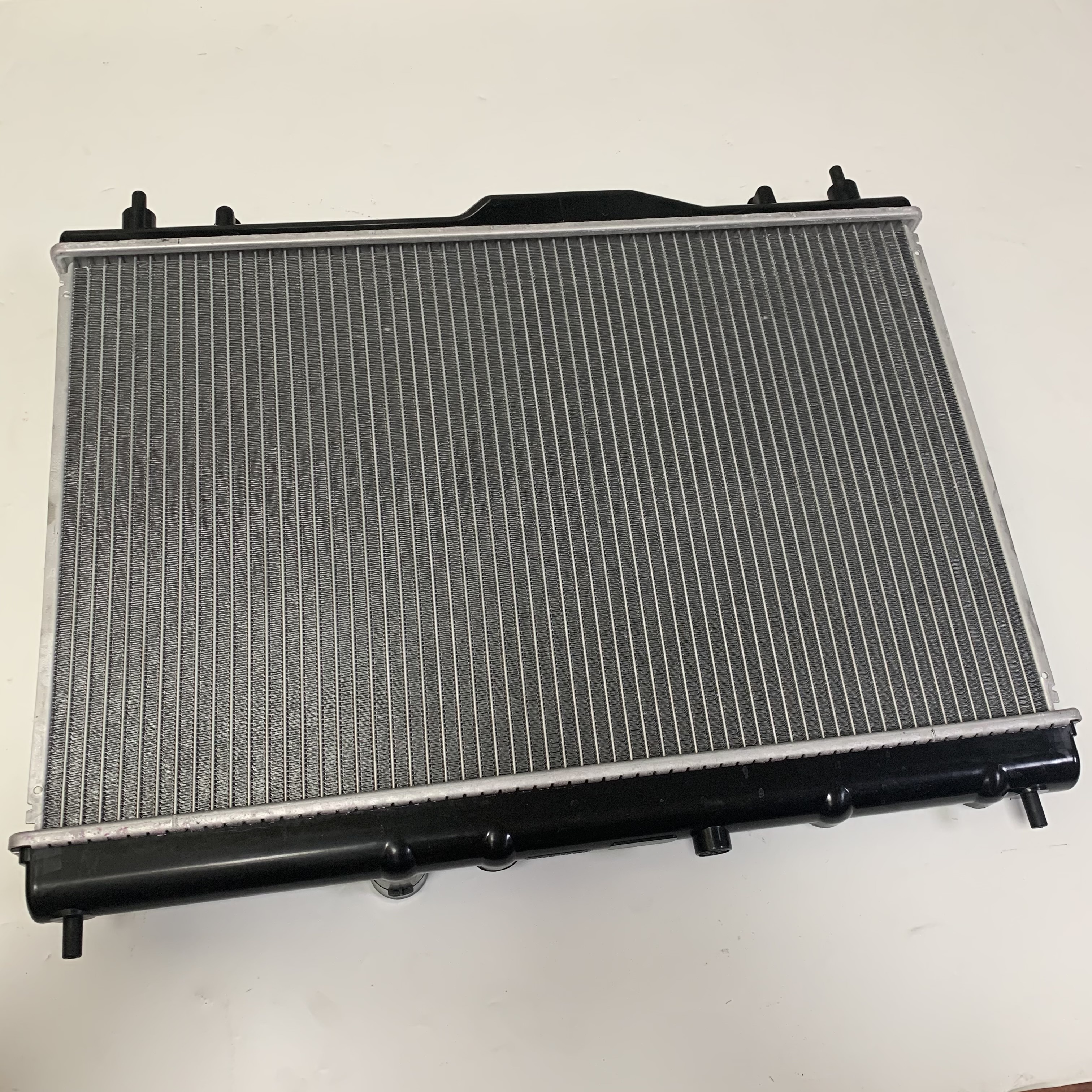 Engine Cooling Radiator OEM 21460-ED100 21460-ED000Aluminum Car Radiator For Nissan Tiida Versa pa66 gf30