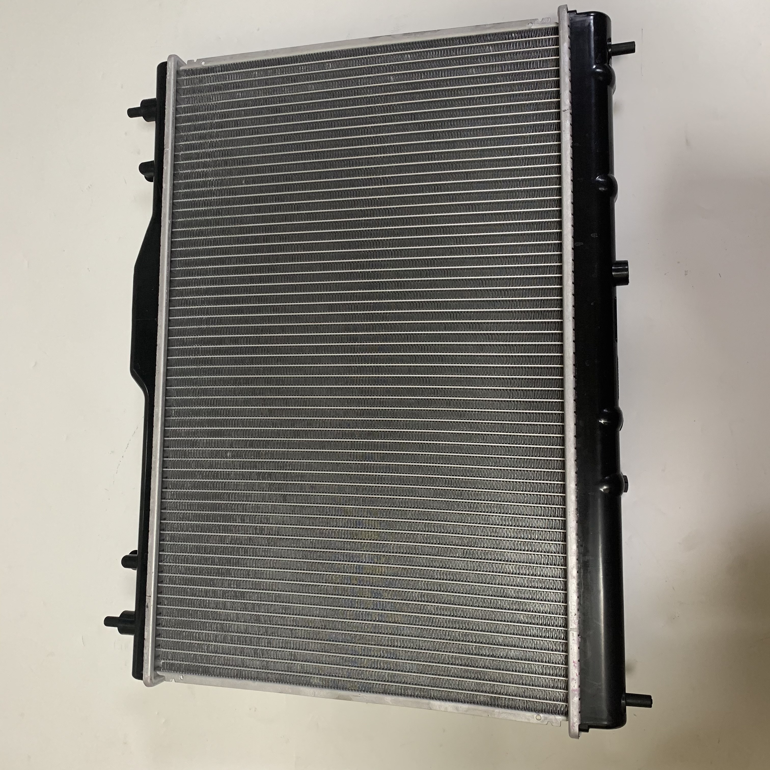 Engine Cooling Radiator OEM 21460-ED100 21460-ED000Aluminum Car Radiator For Nissan Tiida Versa pa66 gf30