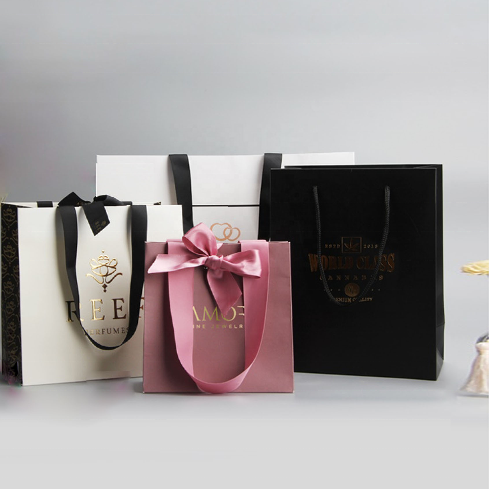 Yiwu Ming Huang Custom Matt Laminated Large White Paper Bag Luxury Shopping Bag Small Jewelry Gift Bags With Logo