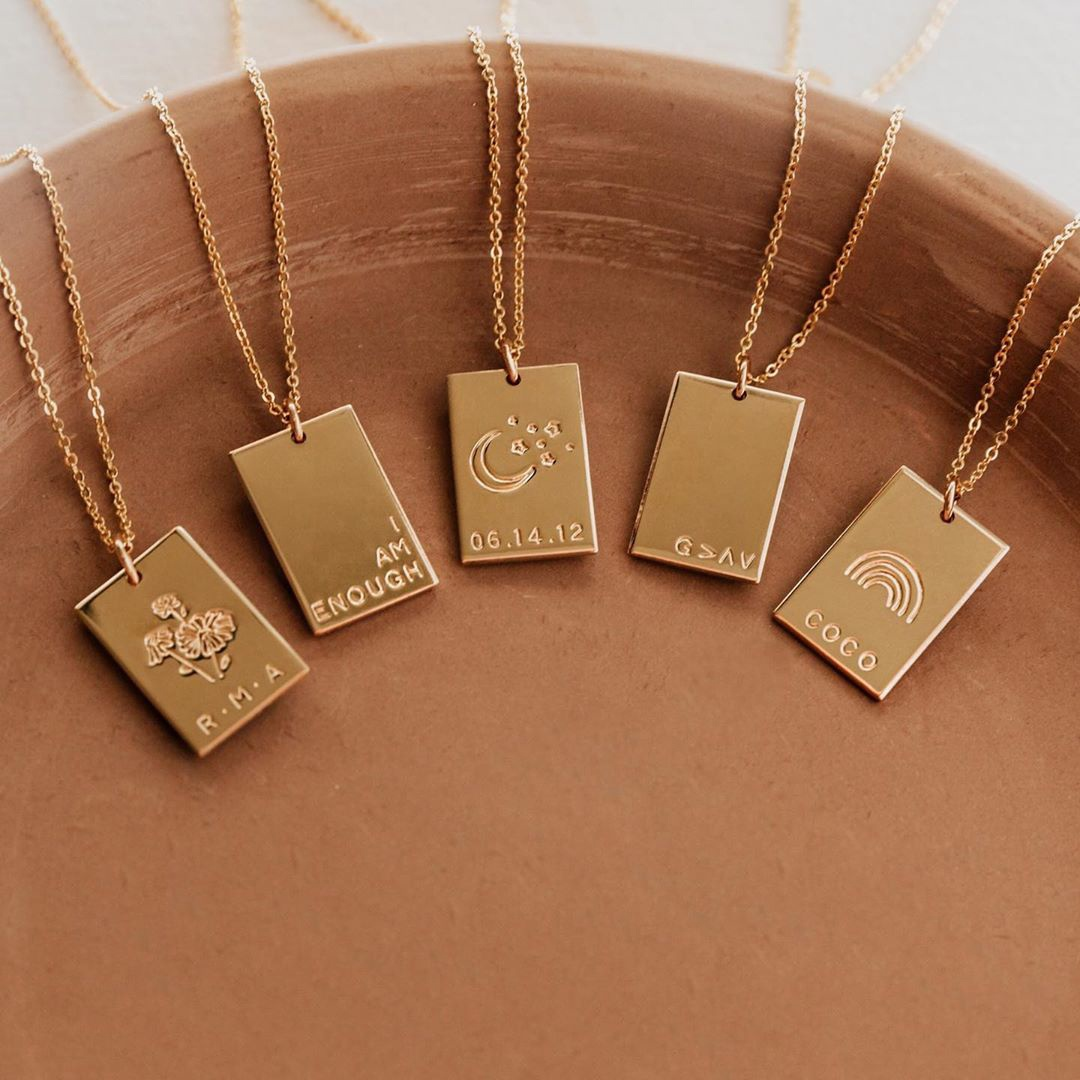 Wholesale Engraved Letter Pendant Necklace PVD 18K Gold Plated Anti Non Tarnish Free Waterproof 316L Stainless Steel Jewelry