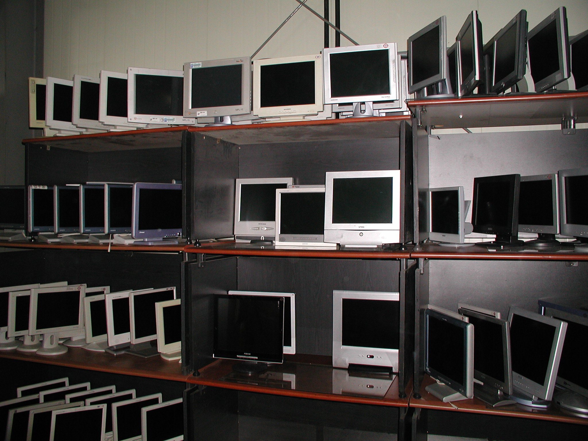 Used LCD/LED Panels and Monitor