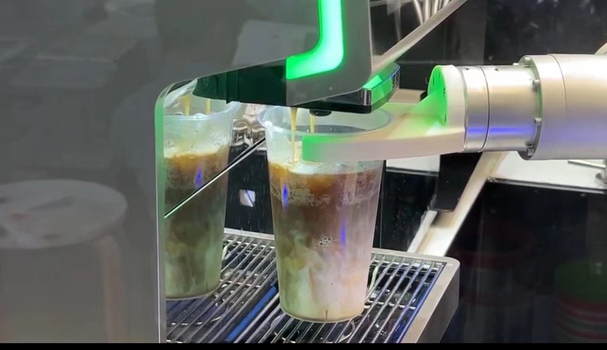 Unmanned Retail Convenience Store Self Making Drinks Custom Flavors Coffee Robot Vending Machine