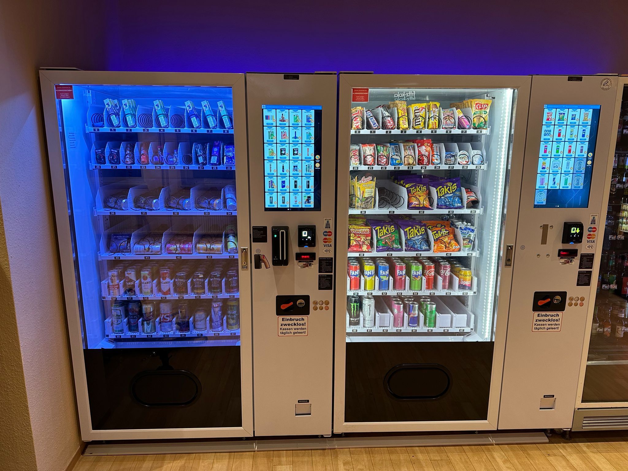 Refrigerated Drink Vending Machines Combo Snack Vending Machine For Foods and Drinks