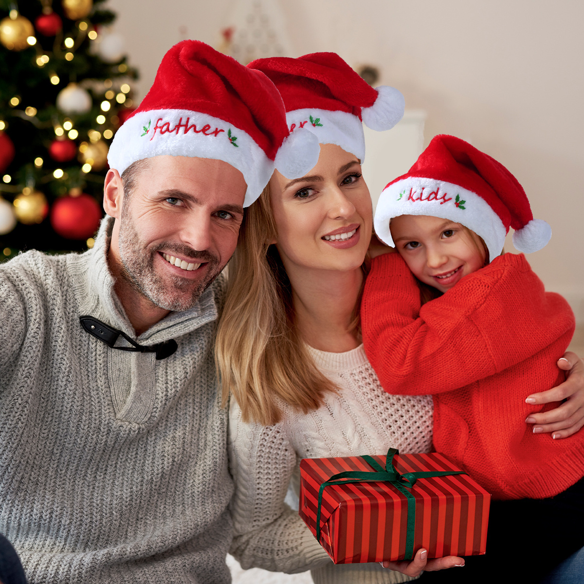 Wholesale Unisex Short Plush Family Christmas Hats Classic Red White Christmas Santa Claus Hat For Christmas Home Decoration