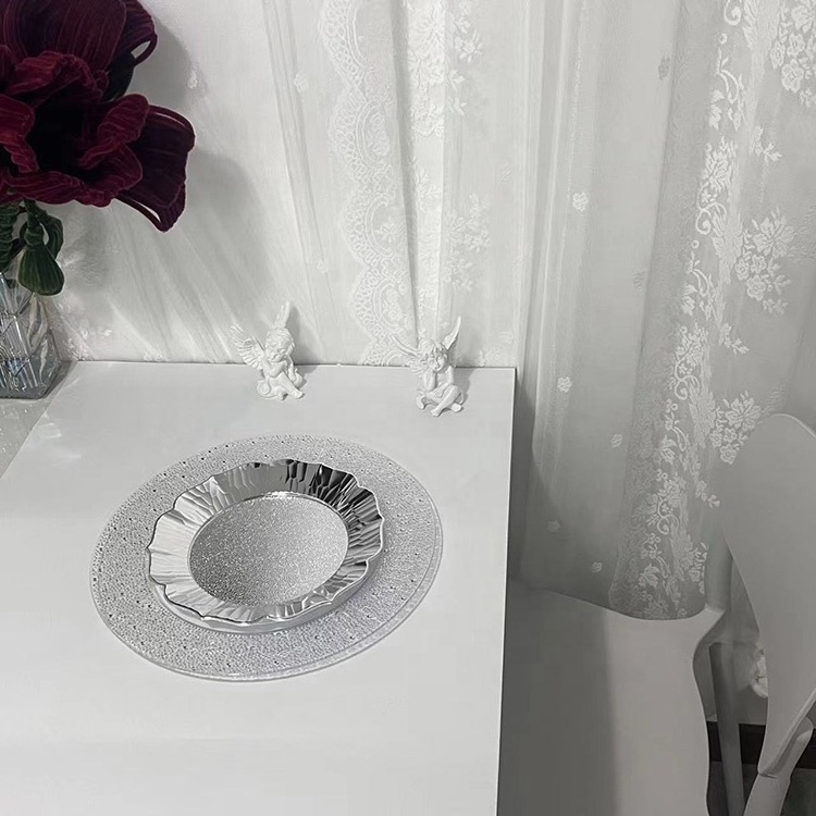 Wholesale clear plastic pearl beaded plates wedding decoration price clear charger plates with silver beads