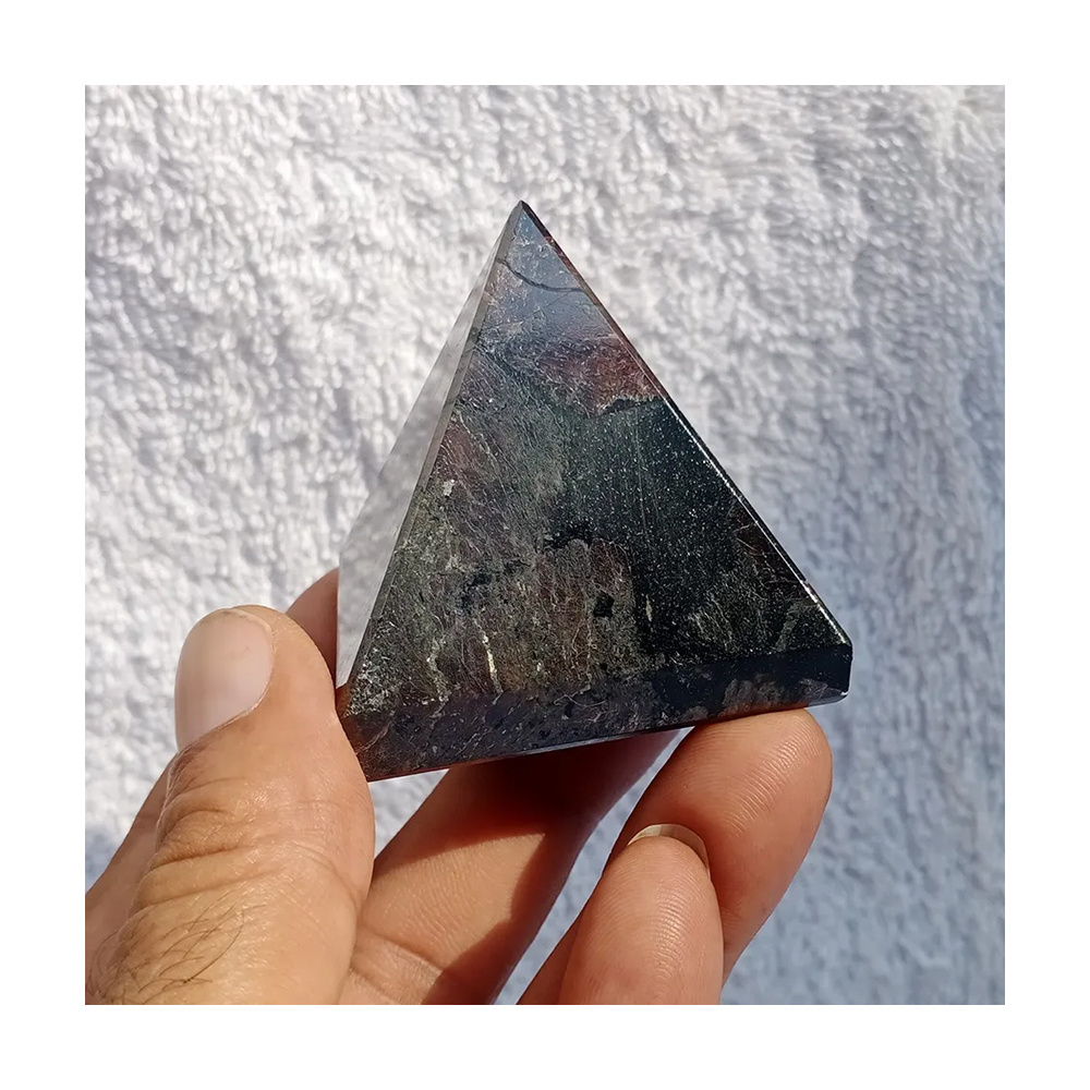 Hot Sale Natural Gemstone Garnet Pyramid Crystal Pyramid Natural Stone at Mineral Stone Bulk Garnet Pyramid