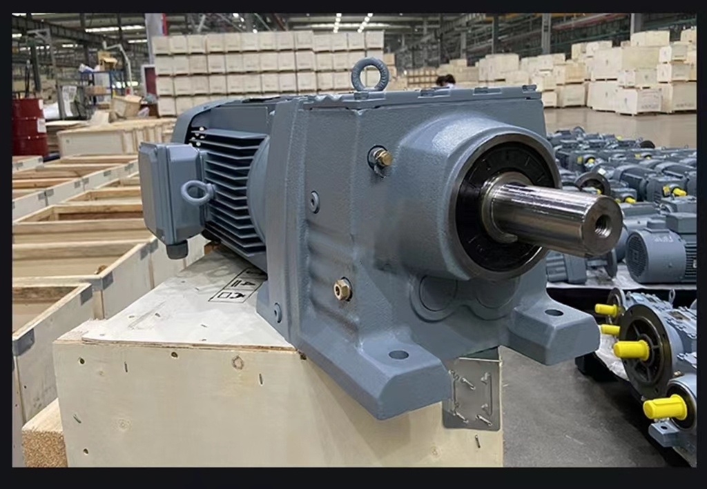 R Series Foot Mounted Inline Helical Speed Gearbox Reducer With 3kw Three-phase Electric Motor