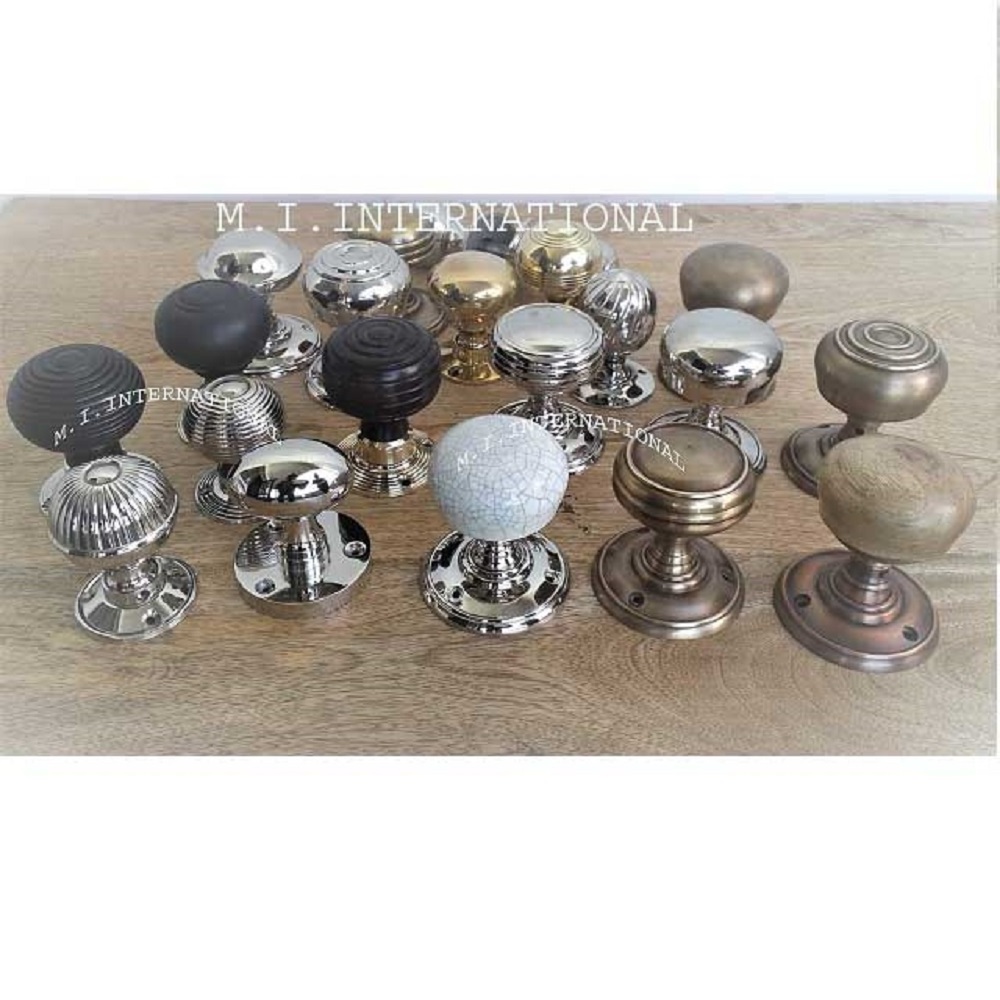 Door Knobs and Door Handles in metal, wood and ceramic materials