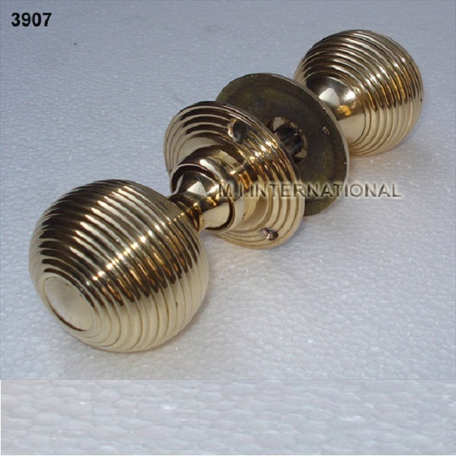 Door Knobs and Door Handles in metal, wood and ceramic materials