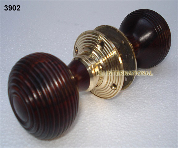 Door Knobs and Door Handles in metal, wood and ceramic materials