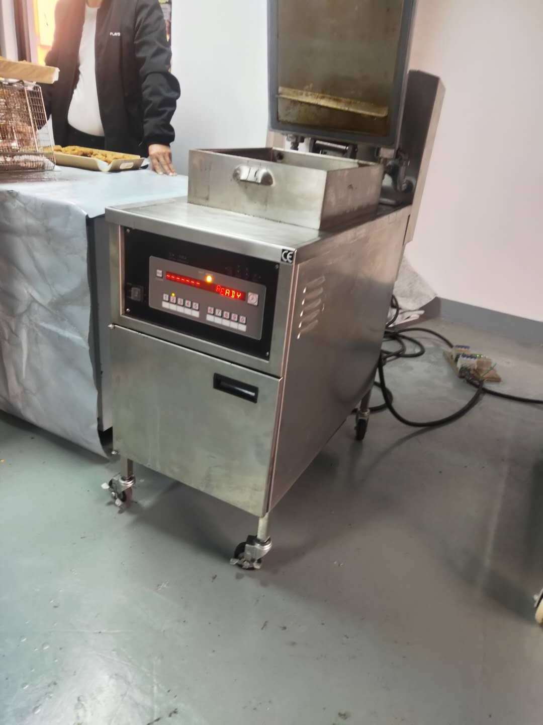 PFG-800 high quality CE ISO stainless steel broaster automatic chicken churros machine with fryer