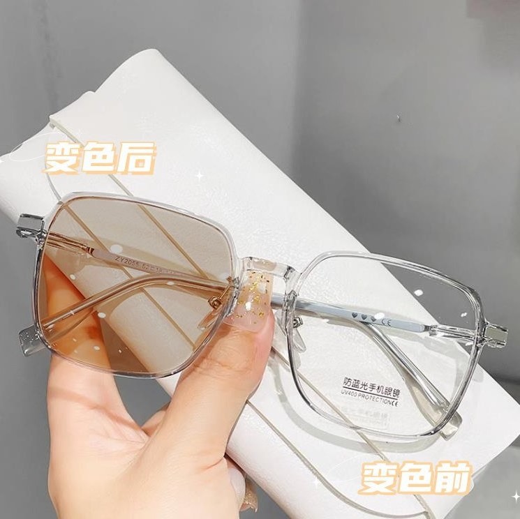 New Fashion Photochromic Glasses Classic Optical Glasses Frame Color Changing Anti Blue Light Woman Eyewear