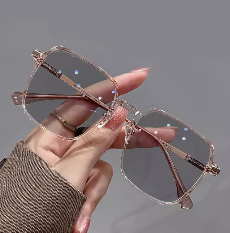 New Fashion Photochromic Glasses Classic Optical Glasses Frame Color Changing Anti Blue Light Woman Eyewear