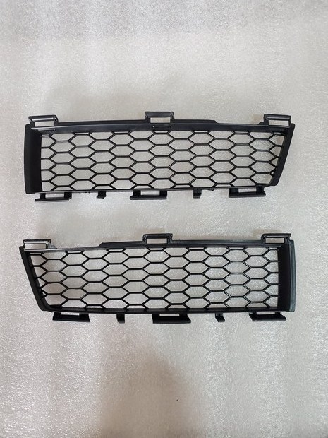 Bumper Grille 88969809 88969808 Car Accessories For Pontiac Vibe 2003 2004