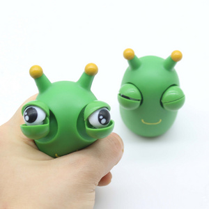 The cabbage worm toy is a spoof, the big eyes can move and squeeze the toy to relieve boredom