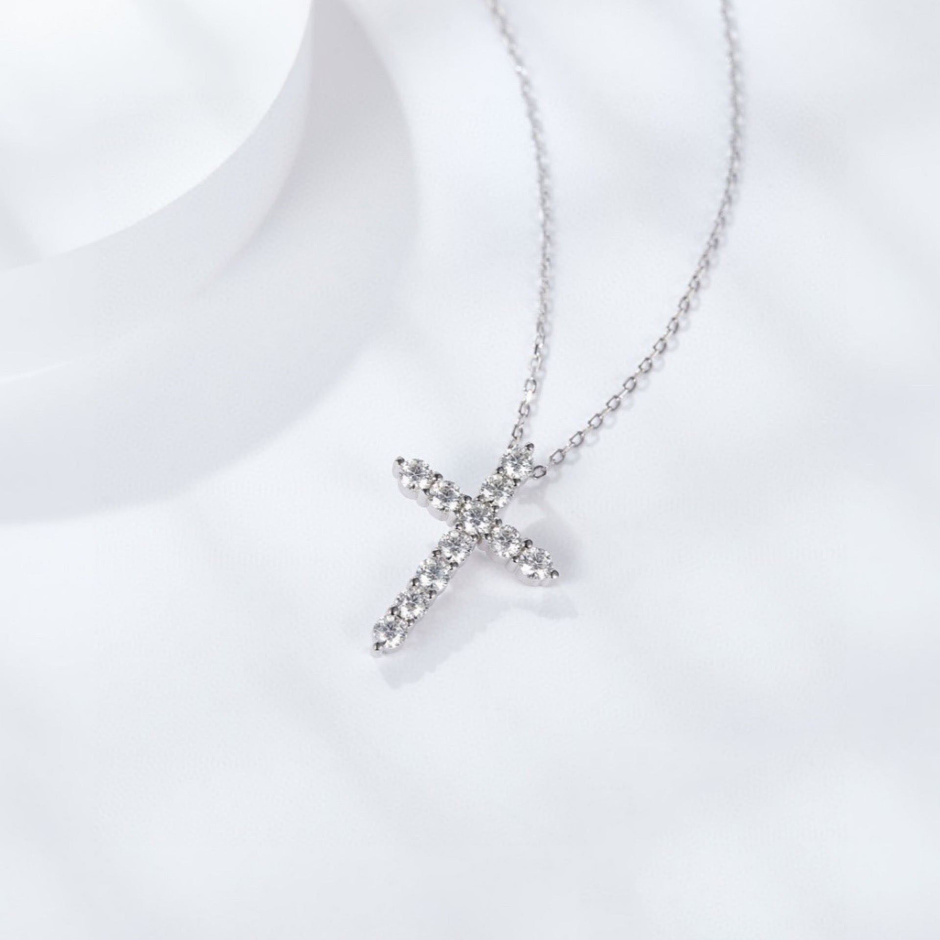 Simple Design Religious Jewelry 925 Sterling Silver Moissanite Cross Necklace Fashion Jewelry Necklaces