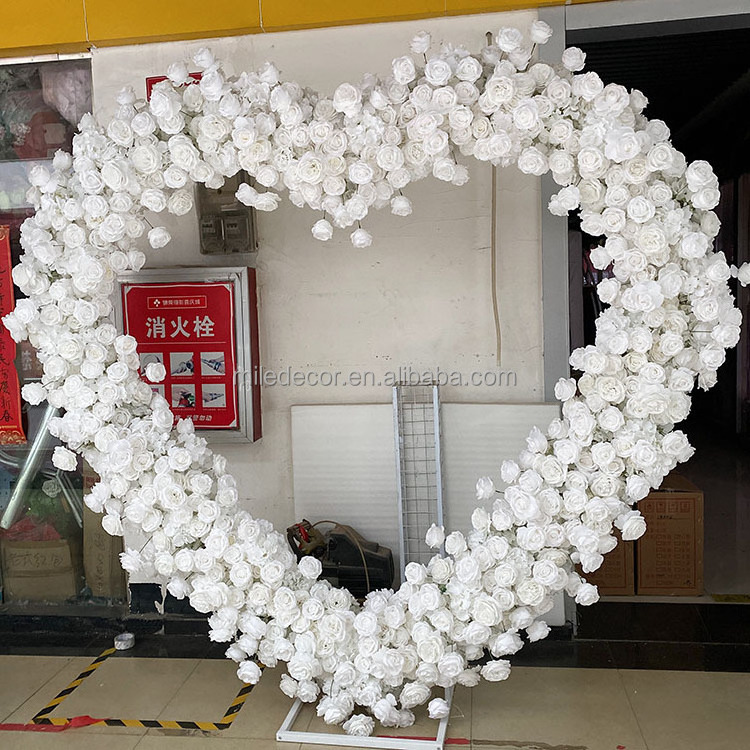 Giant Romantic Heart Shaped Arch With Flowers Backdrop Red White Roses Flowers For Wedding Decoration