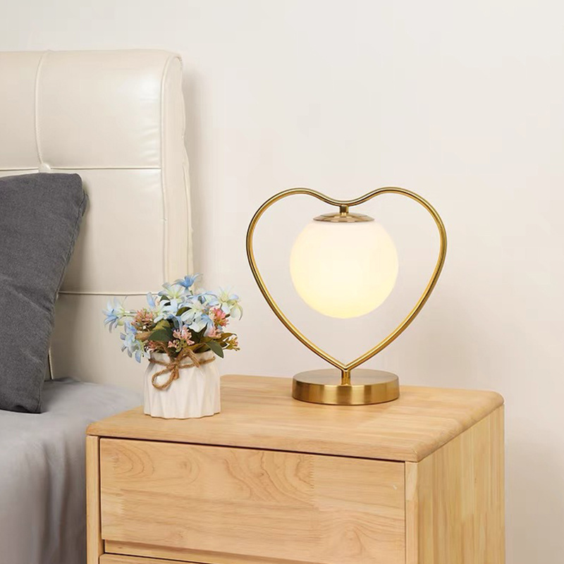 Good quality modern glass indoor lighting led table fixture heart shape desk lamp