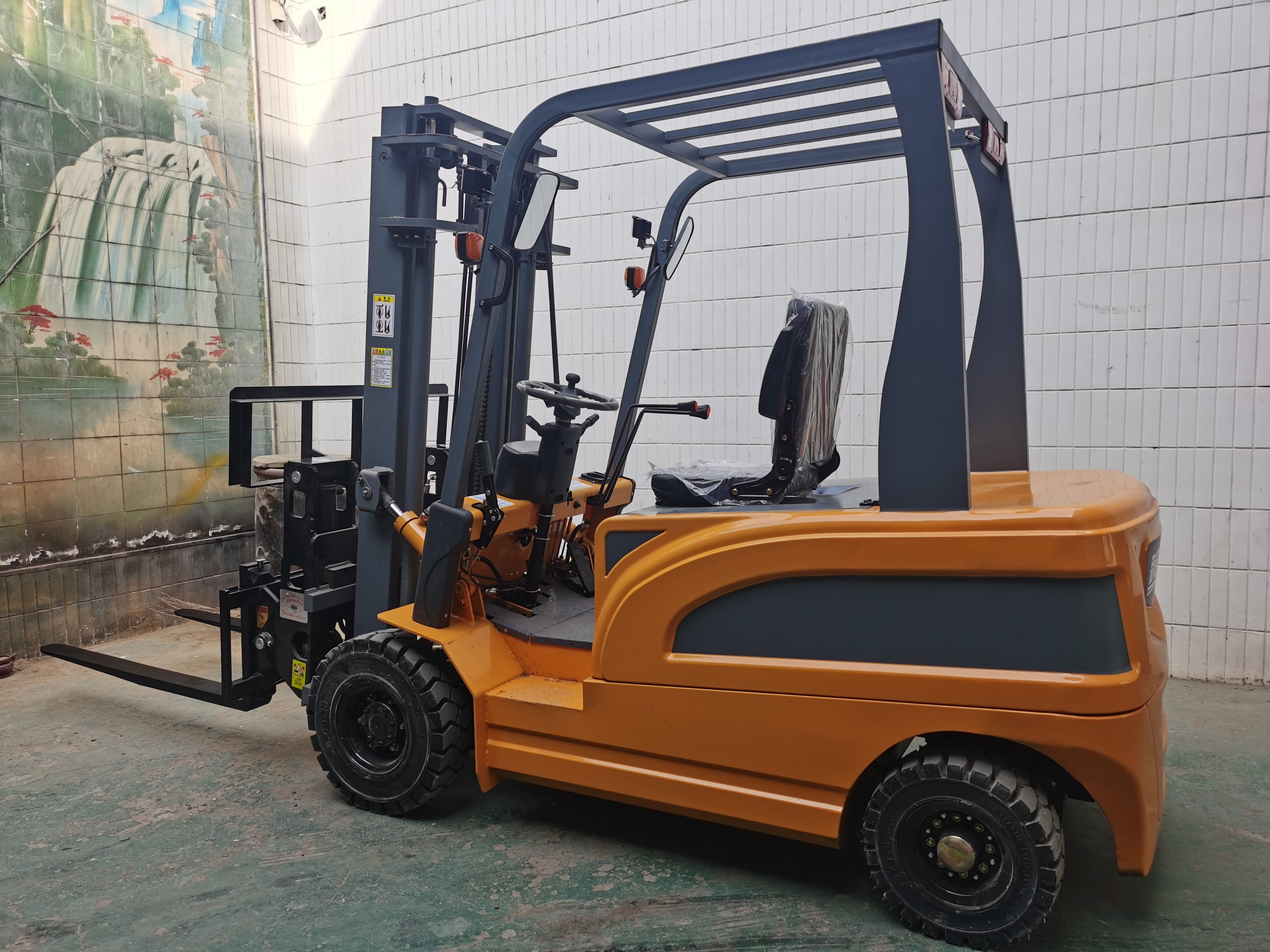 New Energy Electric Forklift 1 ton -4 tons Pure Electric Carriage Type Cargo Handling Equipment