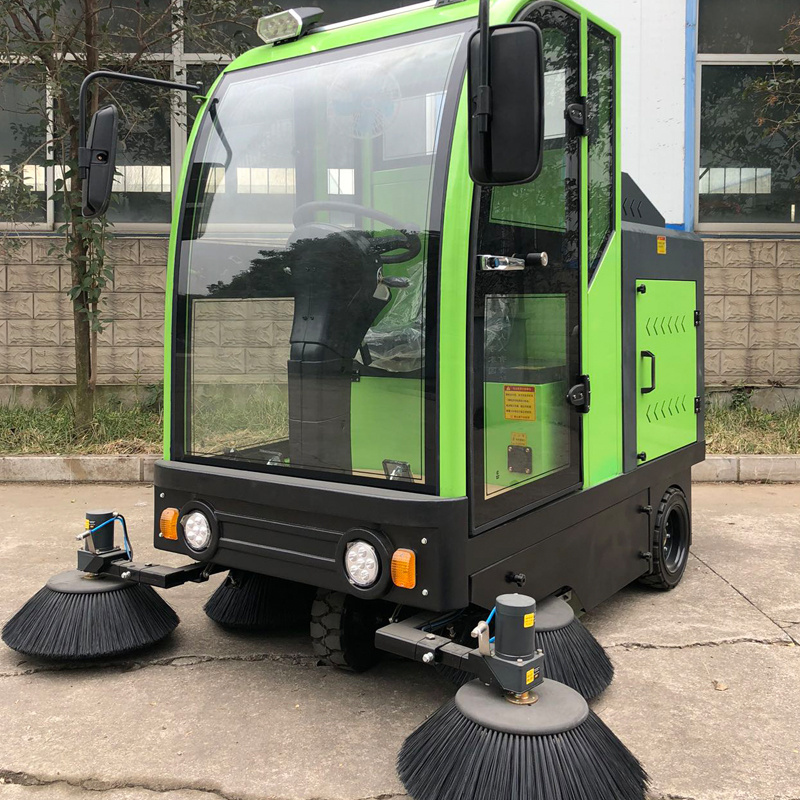 Multi-purpose cleaning machine diesel compact street sweeper diesel road sweeper