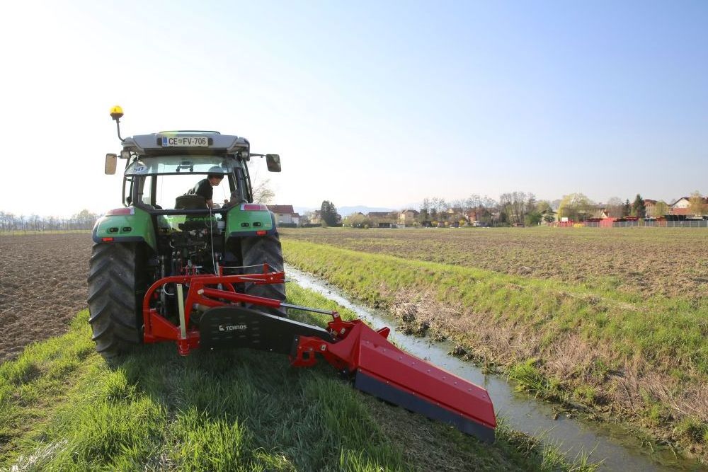 Compact Tractor 3 Point Pto Drive  Front Loader Flail Mower Attachment 4' Flail Mower Flail Mowers With Rotary Arm Disc For Farm