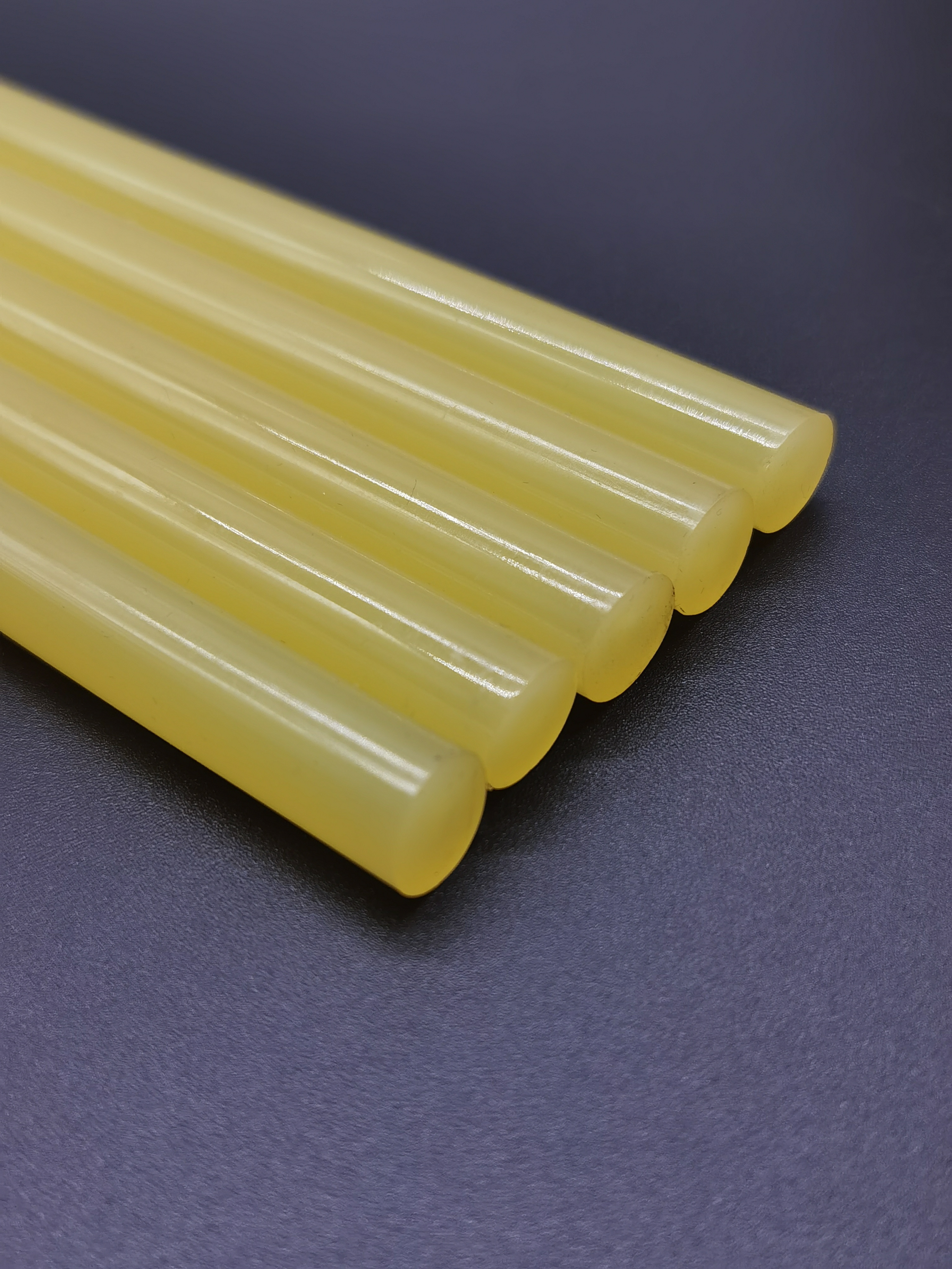 High-Performance Hot Melt Glue Sticks, Exceptionally Sticky for Precise Industrial Applications