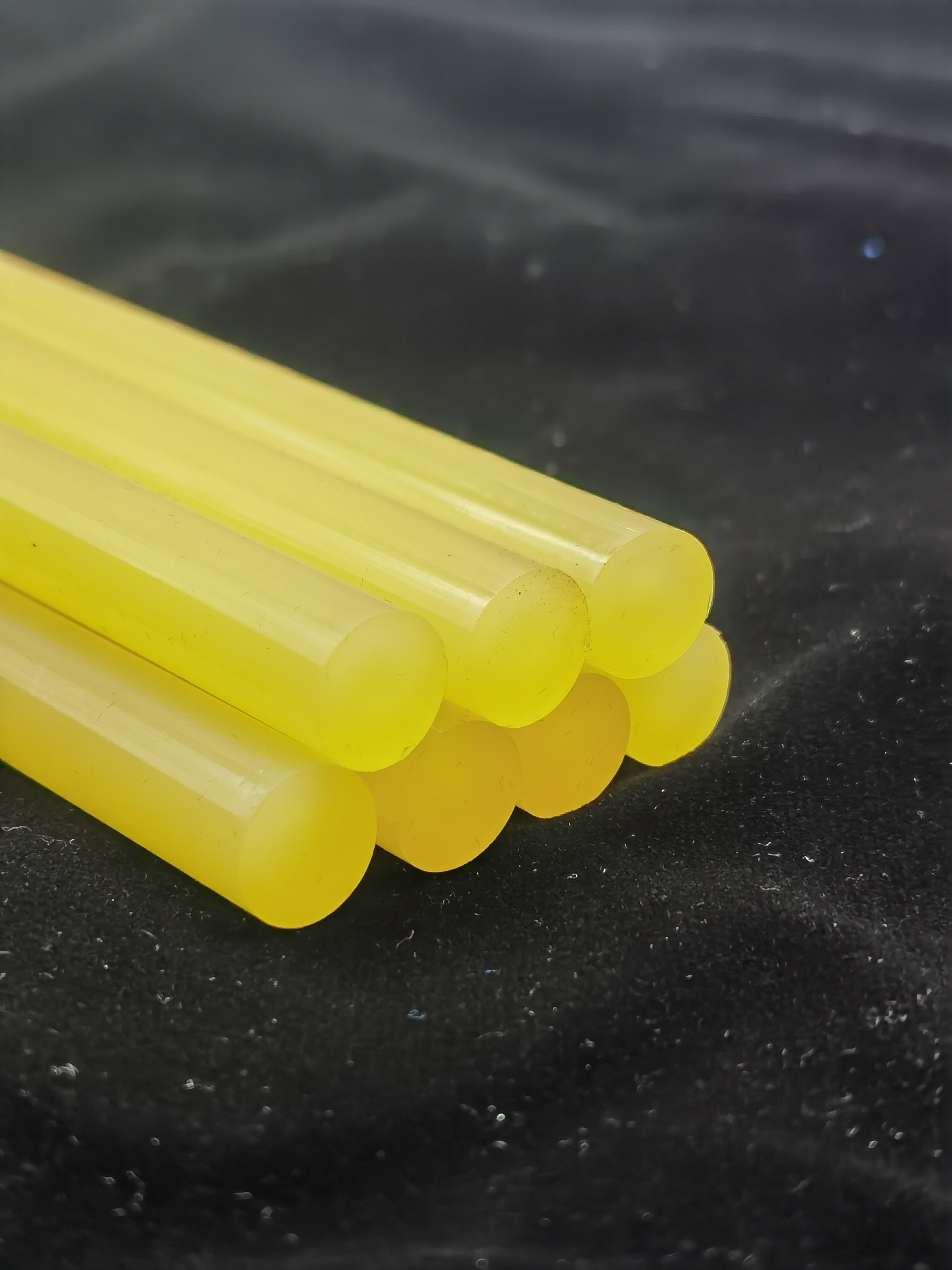 High-Performance Hot Melt Glue Sticks, Exceptionally Sticky for Precise Industrial Applications