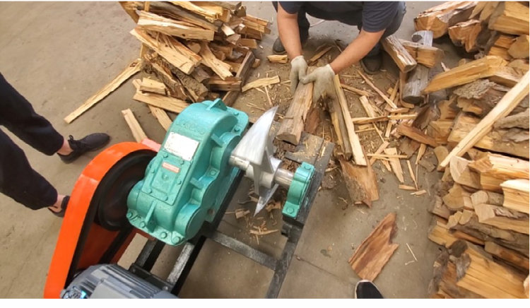 Easy to use electric 4 kw single phase or three phase power log splitter firewood processor for splitting wood used in winter