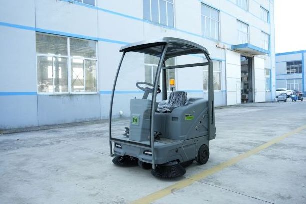 MINGNUO C200 Compact Small Street Sweeper City Cleaning Vehicle Industrial Sidewalk Sweeper Electric Road Sweeper