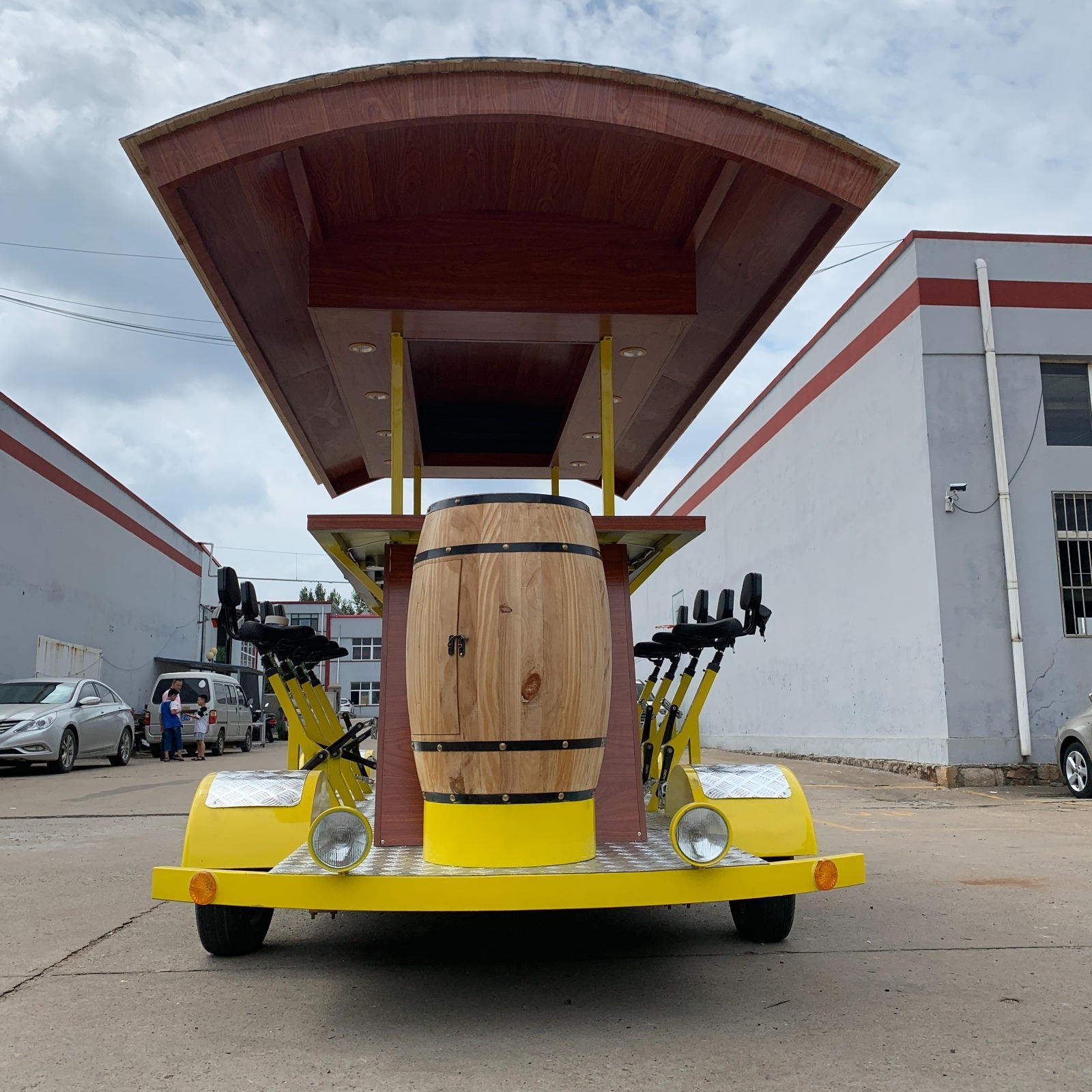 14 passenger City bike pedal pub pedal bus pub bike beer bus bicycle electric tourist beer bike