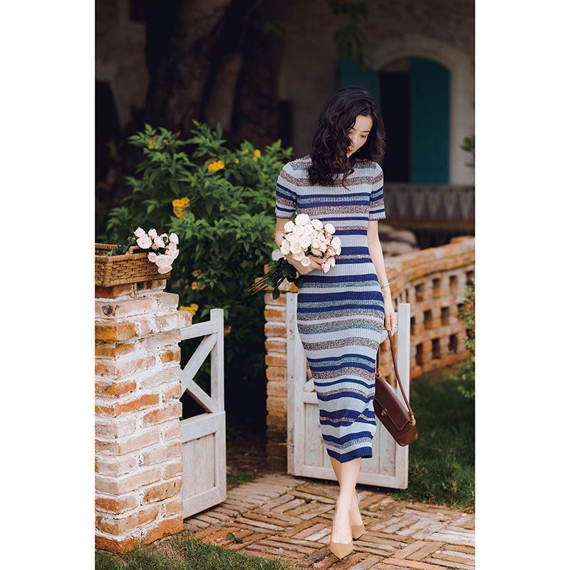 Summer new thin blue striped contrasting slim fit elastic short sleeved knitted dress