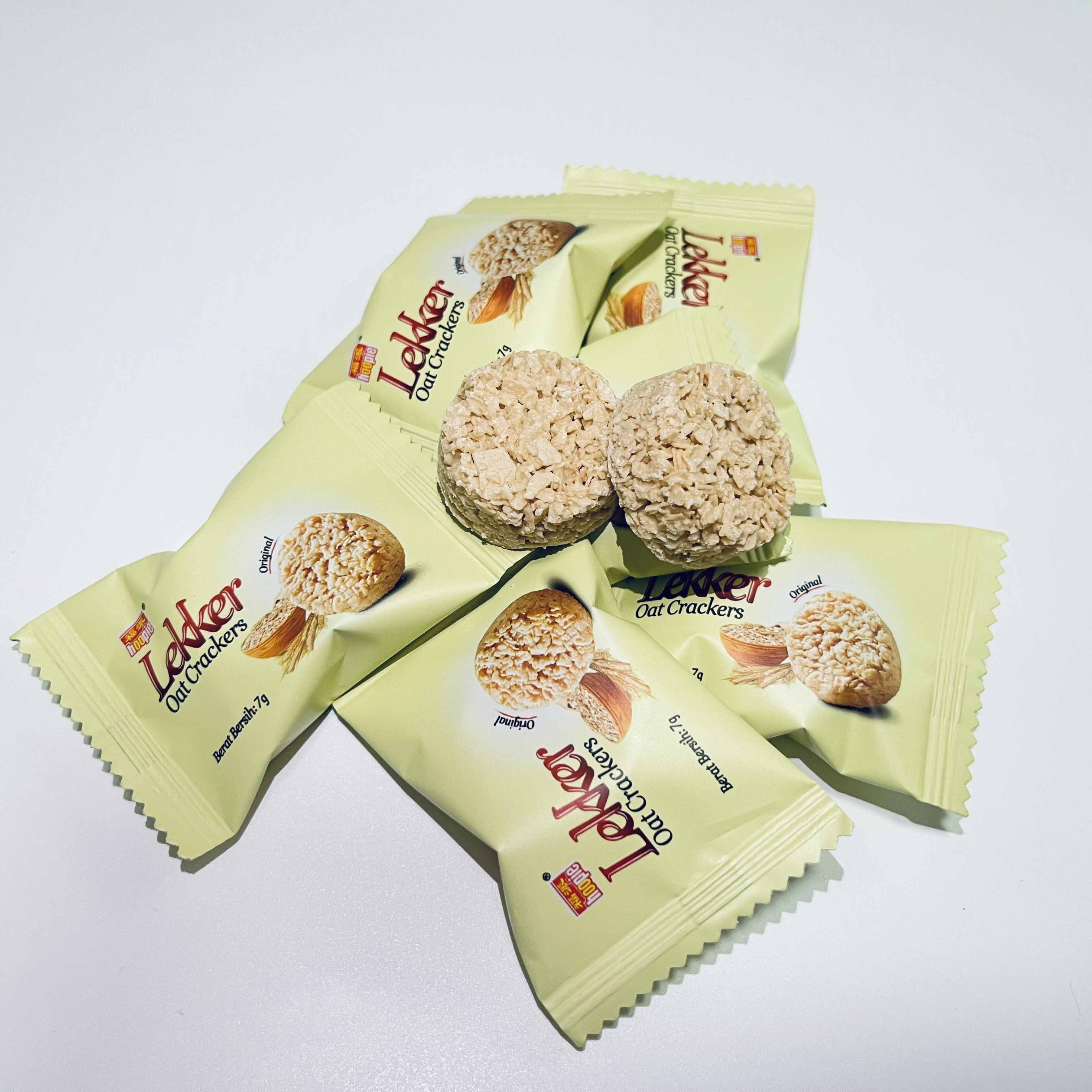 Bulk Wholesale Halal small round cake shaped chocolate biscuit oats Matcha and Original Flavor oat chocolate cracker