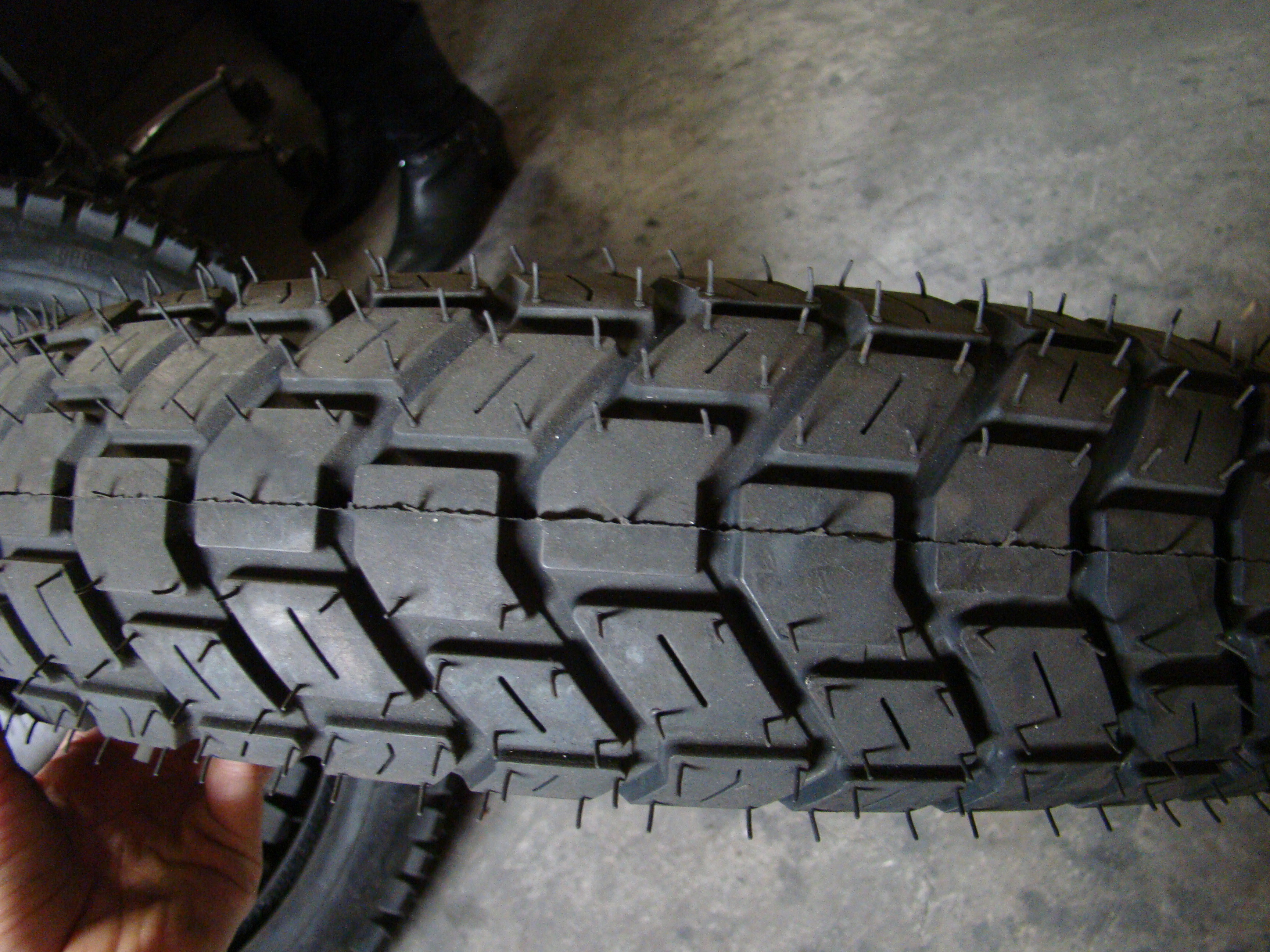 China High Quality Rubber Motorcycle Tire 110 90 17