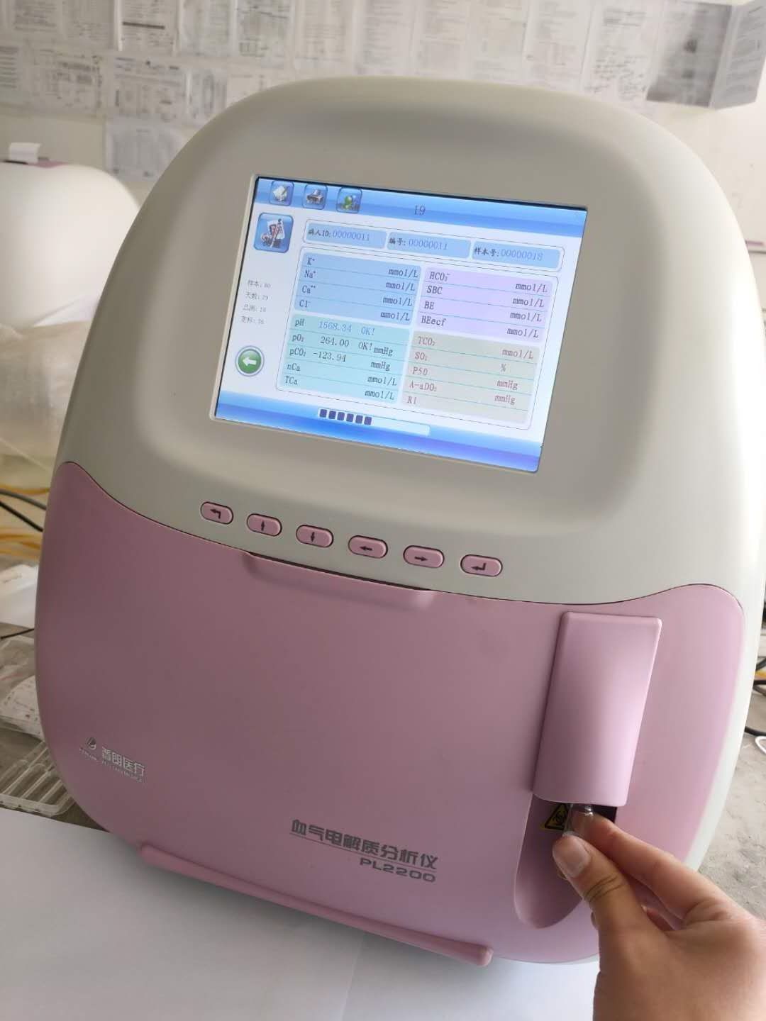 Laboratory chemical analyzer blood gas electrolyte analyzer